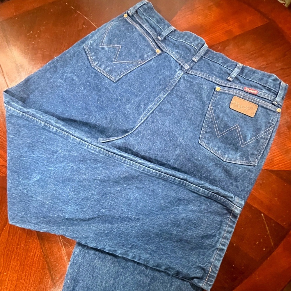 Wrangler 31MWZDN Mens Relaxed Fit Blue Jeans 40x32 Fits 37x31 Straight Denim Euc